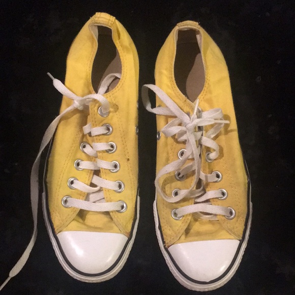 Converse size 5 men’s , Wo’s 7